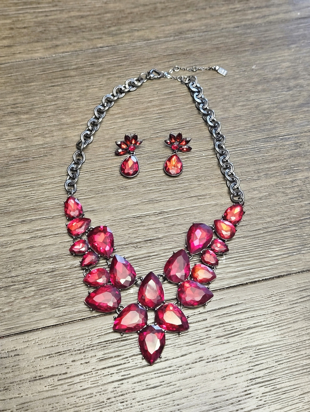 JLO Jennifer Lopez Red Rhinestone Statement Necklace Set - Picture 9 of 10